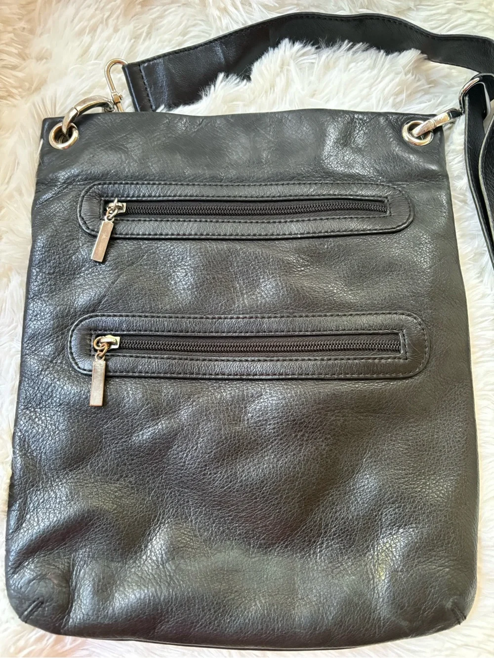 margot sleek black